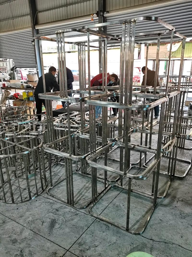 不銹鋼輕奢風(fēng)家具與鋁制精品 去商場(chǎng)不如來工廠，定制您的品質(zhì)生活